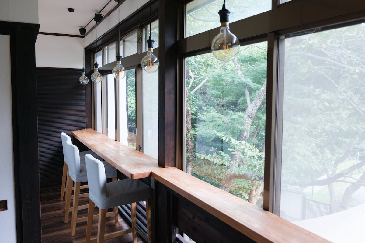 松江市美保関町の一棟貸し宿「ウミノマド」の内観