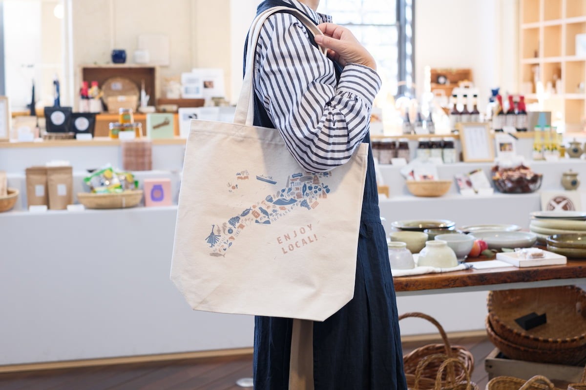 島根県松江市『シマシマしまね』のオリジナル商品「しまねトート」