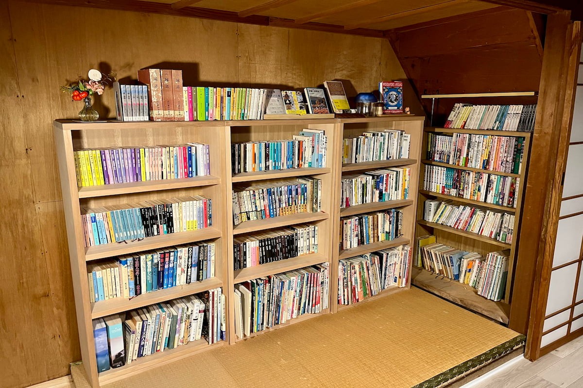 島根県出雲市の古書店『書堂しろへび』の店内