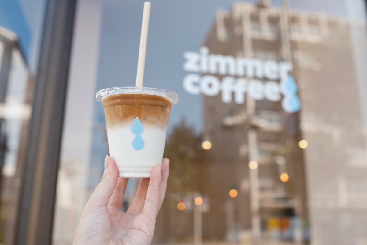 松江市天神町にオープンしたカフェ『zimmer coffee（ツィマーコーヒー）』のテイクアウトドリンク