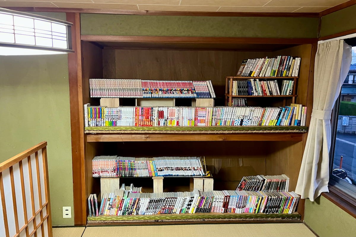 島根県出雲市の古書店『書堂しろへび』の本棚