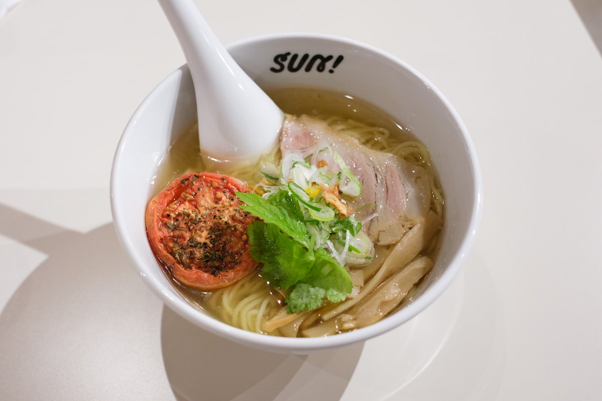 島根県出雲市のラーメン店『RAMEN SUN!』の内観