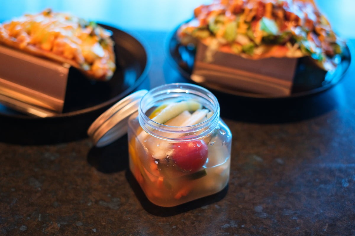 島根県松江市のタコスバー『TACOS BAR RED WOLFZ』のピクルス