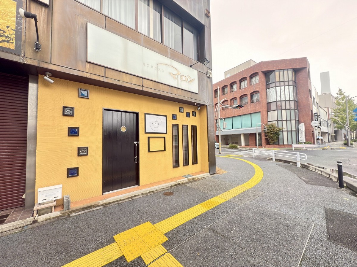 米子市東町のバー『cafebar AND.』の外観