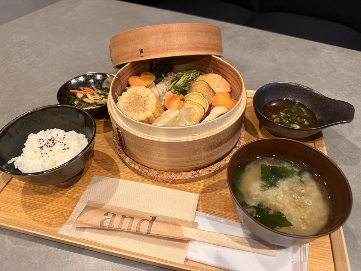 米子市東町のバー『cafebar AND.』の「蒸籠蒸しランチセット」