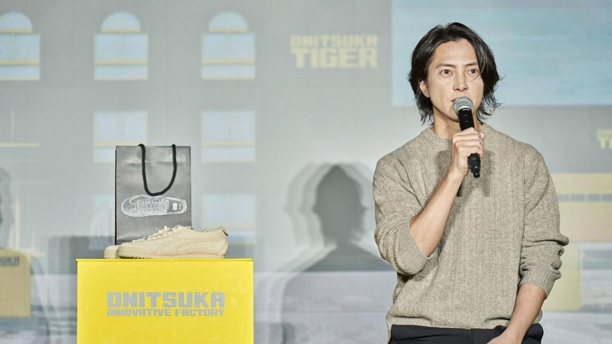 会見中の山下さん