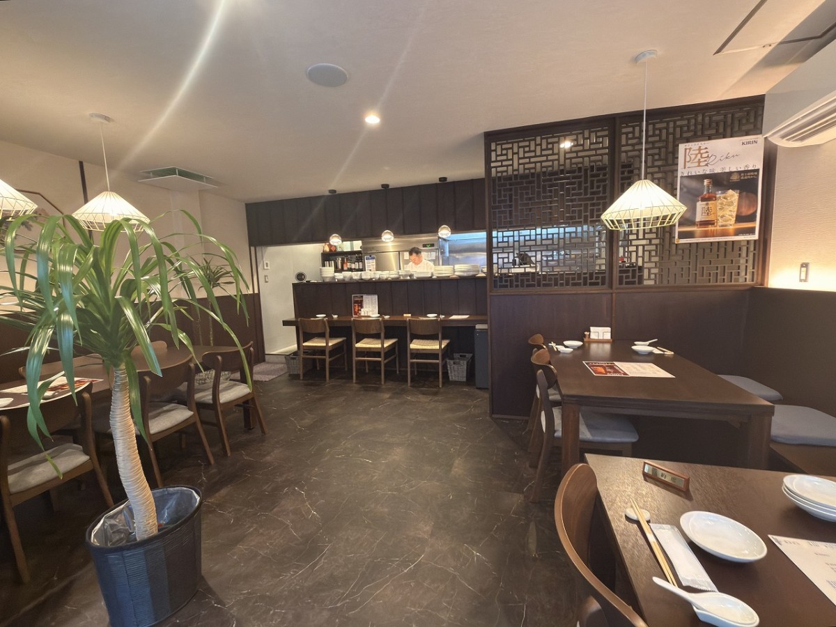 米子市日野町にある中華料理店『中国料理 青』の店内