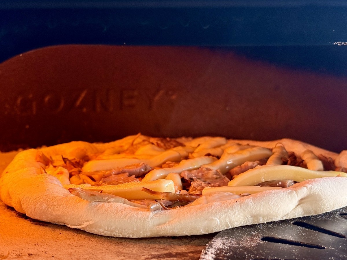 米子市や境港市などに出店するキッチンカー『PIZZA TORAKI』のピザ窯
