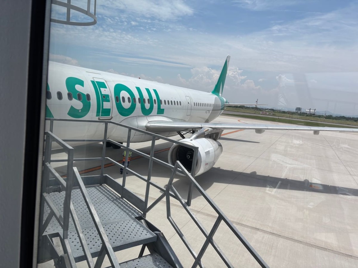 米子空港から仁川国際空港行き。エアソウルの飛行機に搭乗。
