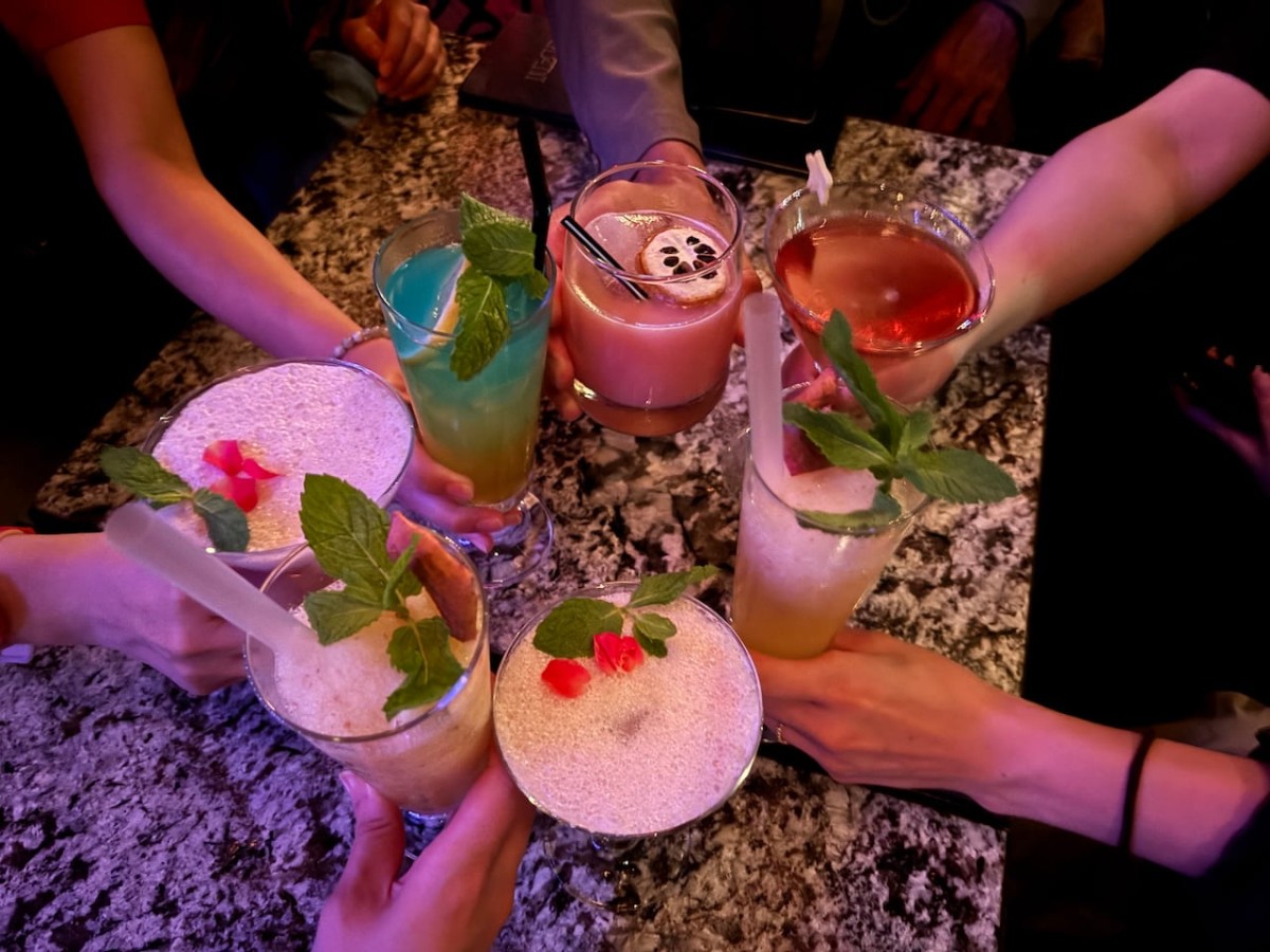 梨泰院の『glam lounge』のカクテルで乾杯。