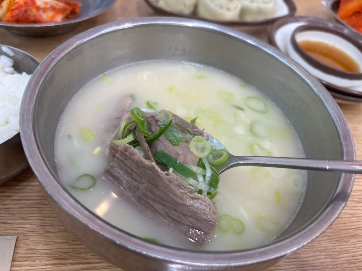 韓国の『神仙ソルロンタン』の「ソルロンタン」。