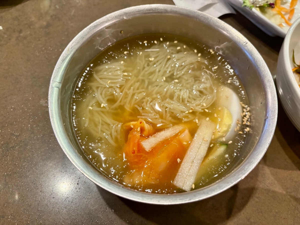 韓国の梨泰院の『Maple Tree House』の「ムルレンミョン（水冷麺）」。