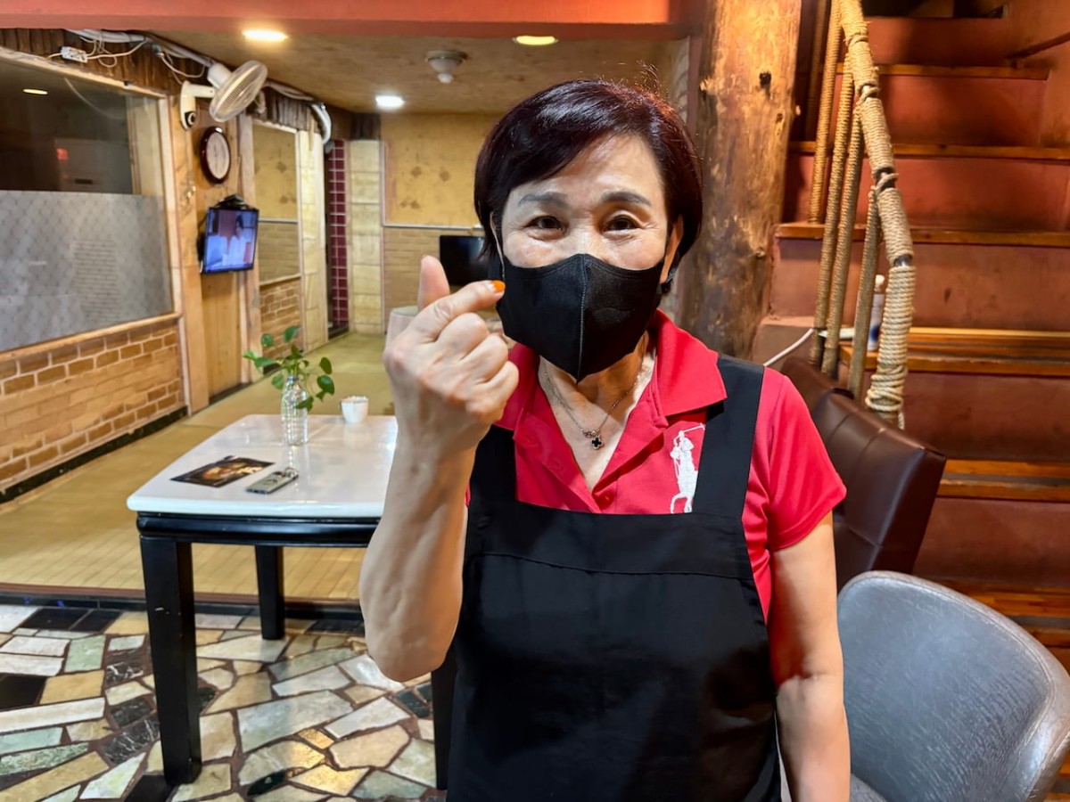 明洞の『明洞黄金サウナ』のスタッフ。