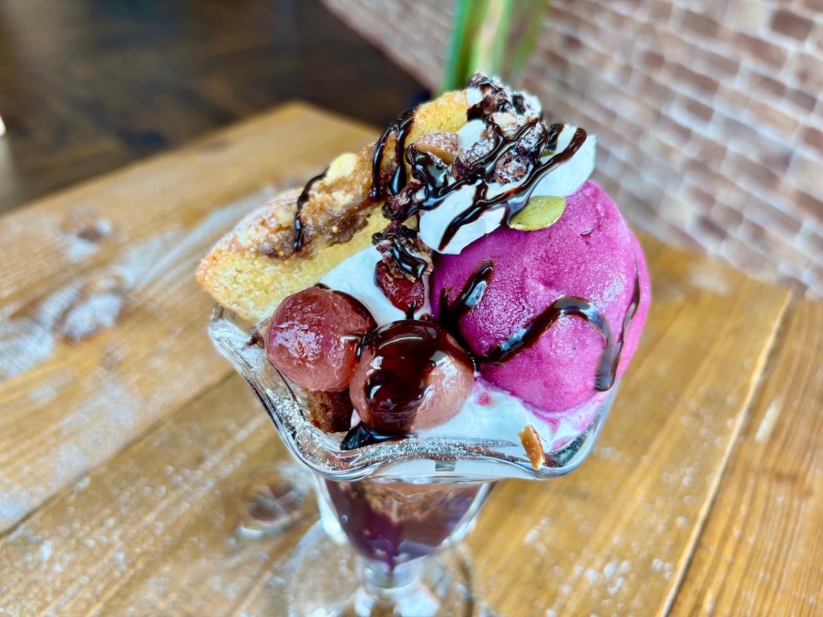 米子市『オレンジコーヒースタンド』の「秋パフェ」のトッピング。