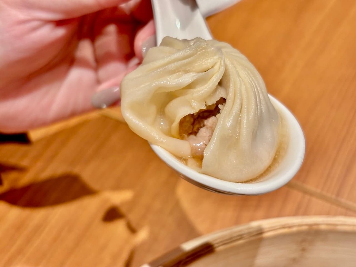 台湾の『鼎泰豊』の小籠包のアップ。