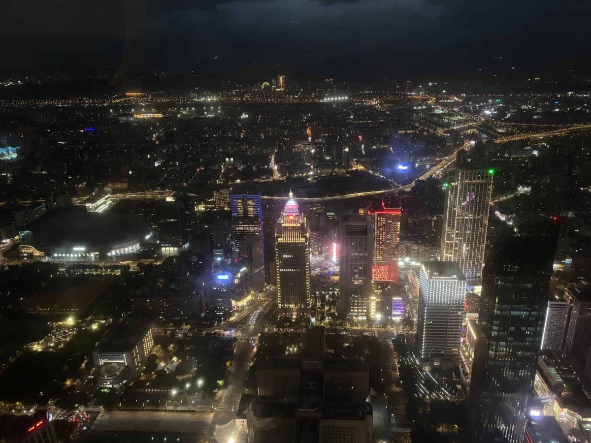台湾の「101展望台」から見る夜景。