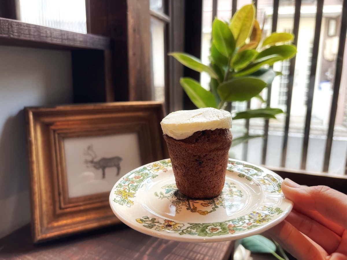 出雲市平田町の『おやつ工房Lukka』の「キャロットケーキ」。