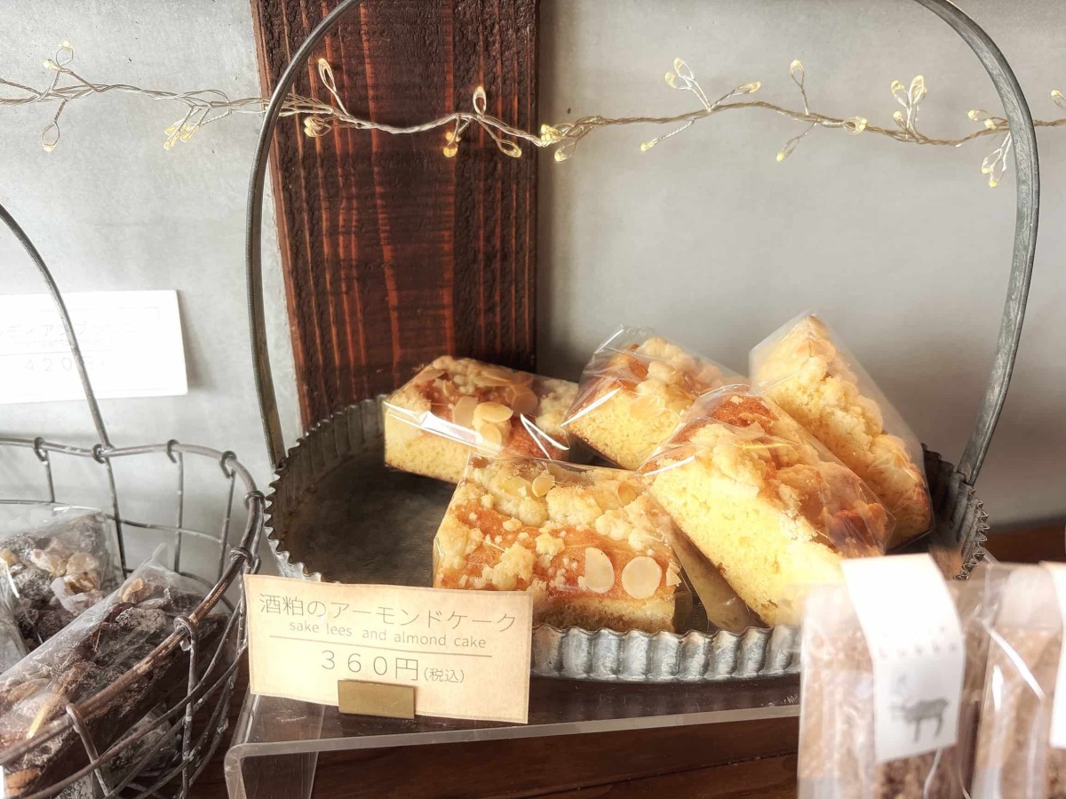 出雲市平田町の『おやつ工房Lukka』の「酒粕のアーモンドケーク」。