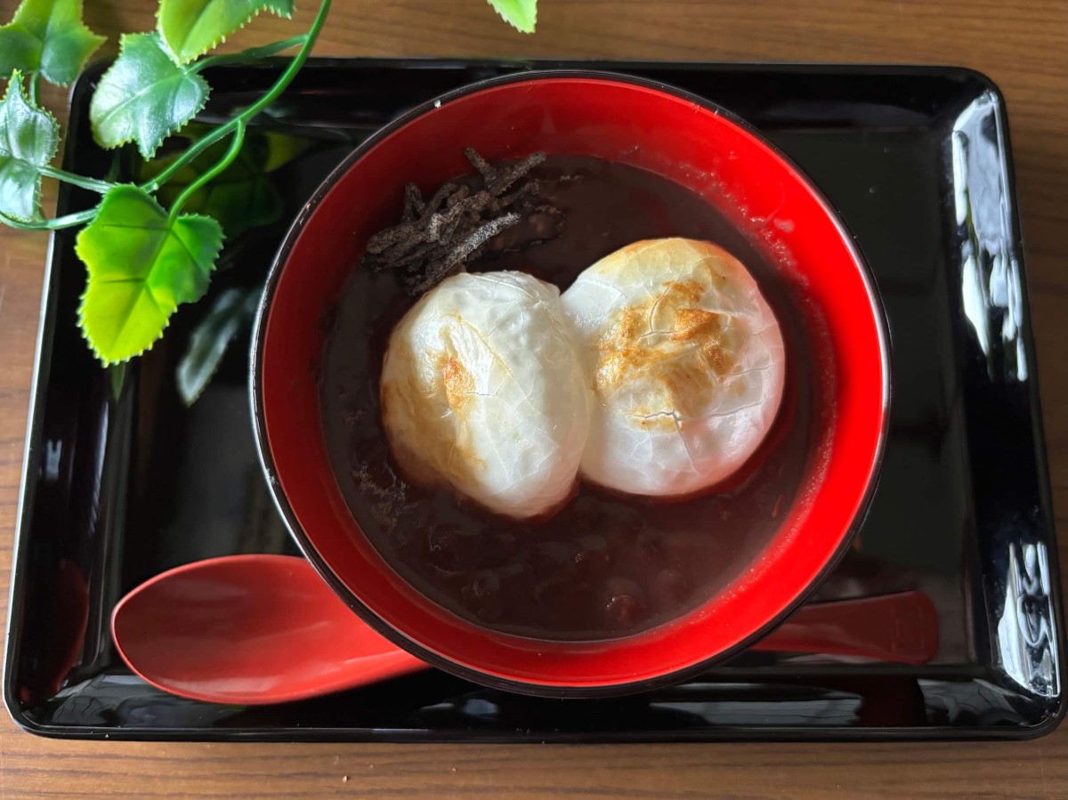 バレンタインレシピ「チョコぜんざい」の塩昆布トッピング