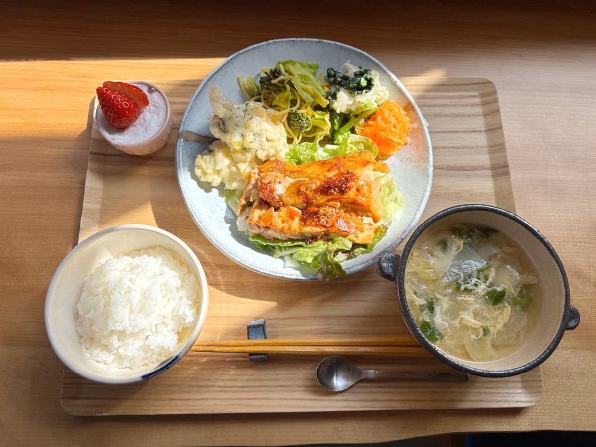 島根県松江市にある犬同伴OKのカフェ『あしあと』の「ランチプレート」。