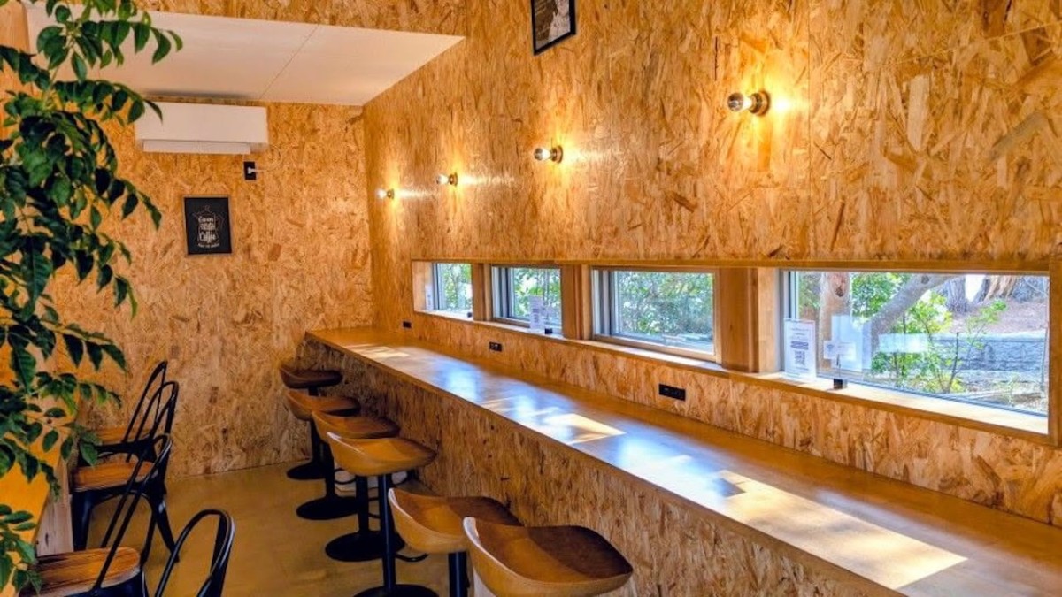 米子市の『cafe.self.labo』の店内