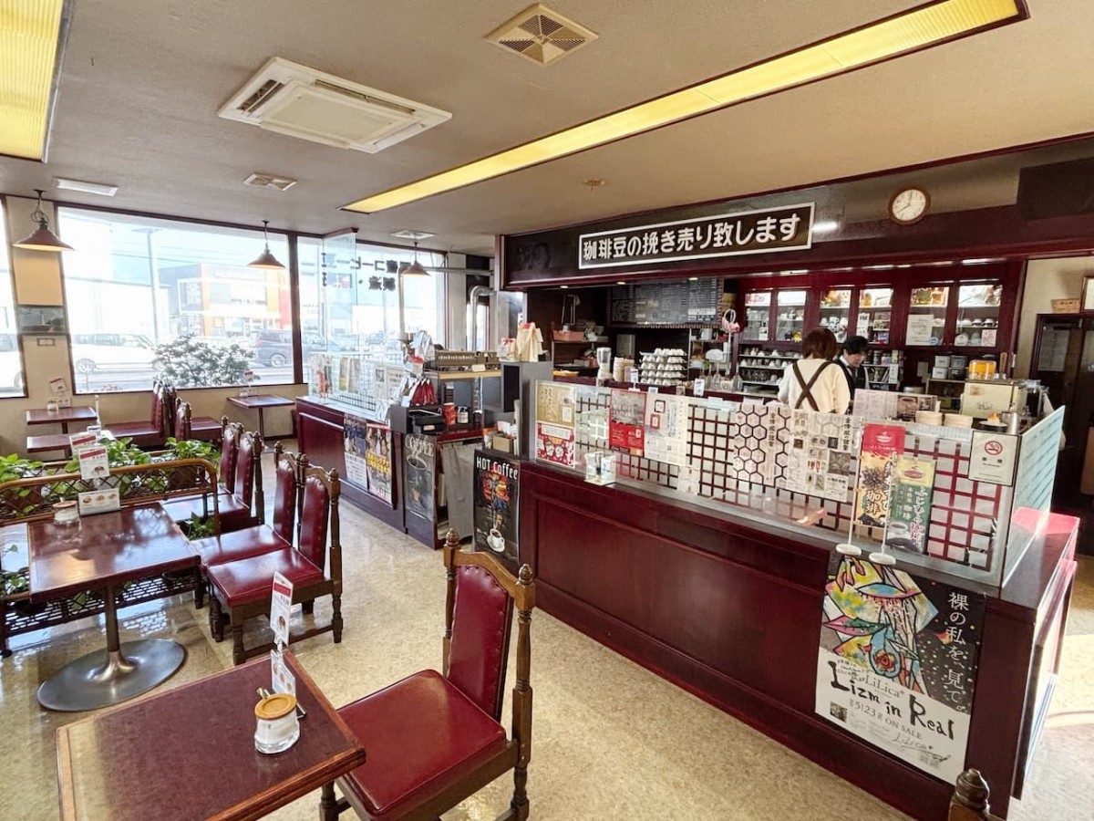 島根県出雲市の『ふじひろ珈琲』の内観。