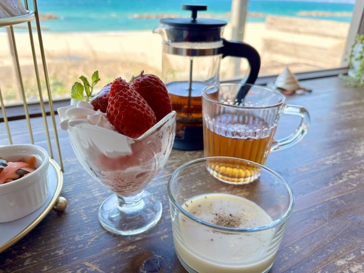 島根県出雲市の『Artemisia From ゆうずキッチン』のパフェとポタージュとドリンク。