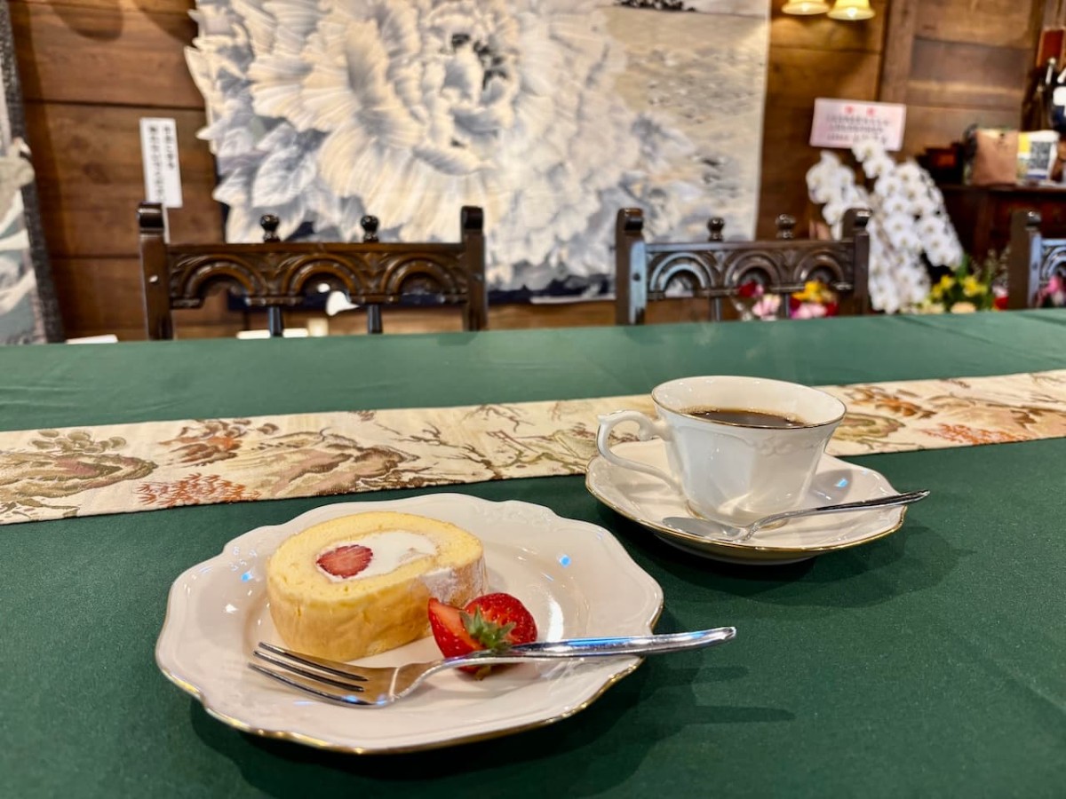 島根県出雲市の『おもひで屋』のカフェとギャラリー。