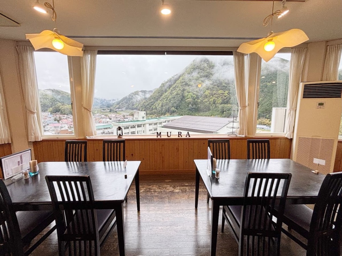 島根県美郷町のジビエ料理専門店『たまりば邑』の店内
