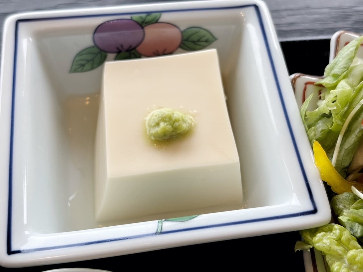 島根県邑智郡の『たまりば邑』の「夢天下コロッケ定食」についている「クリーミー豆腐」。。