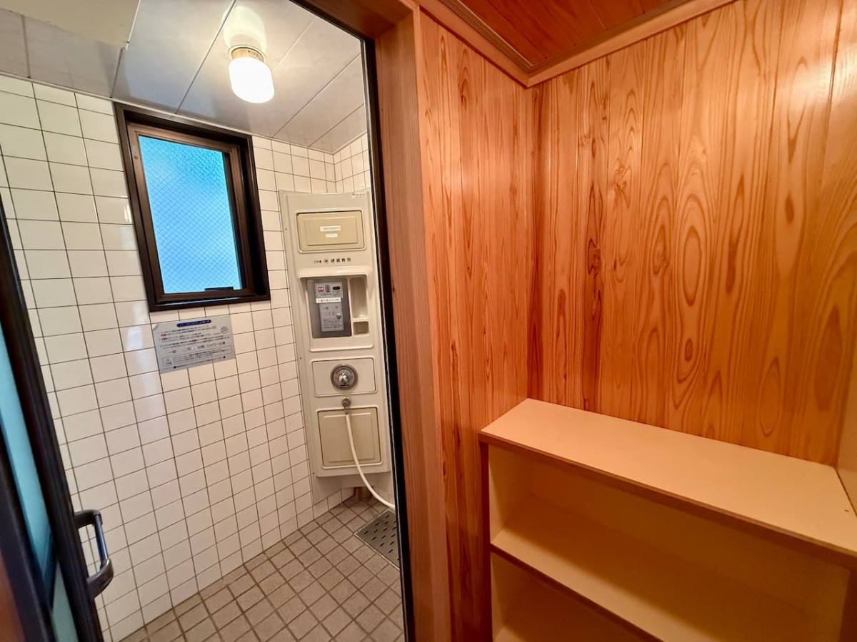 島根県益田市にある「万葉公園オートキャンプ場」シャワールーム