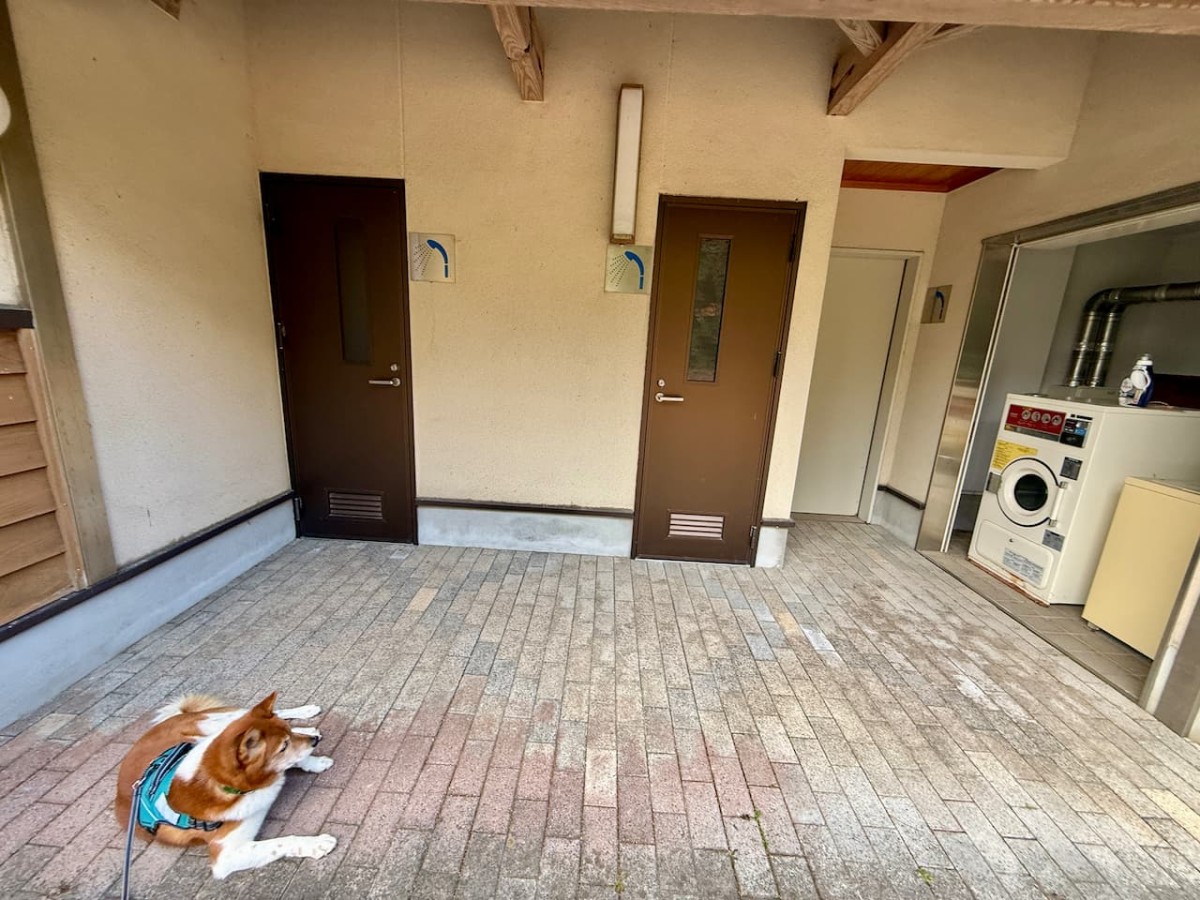 島根県益田市にある「万葉公園オートキャンプ場」シャワールーム