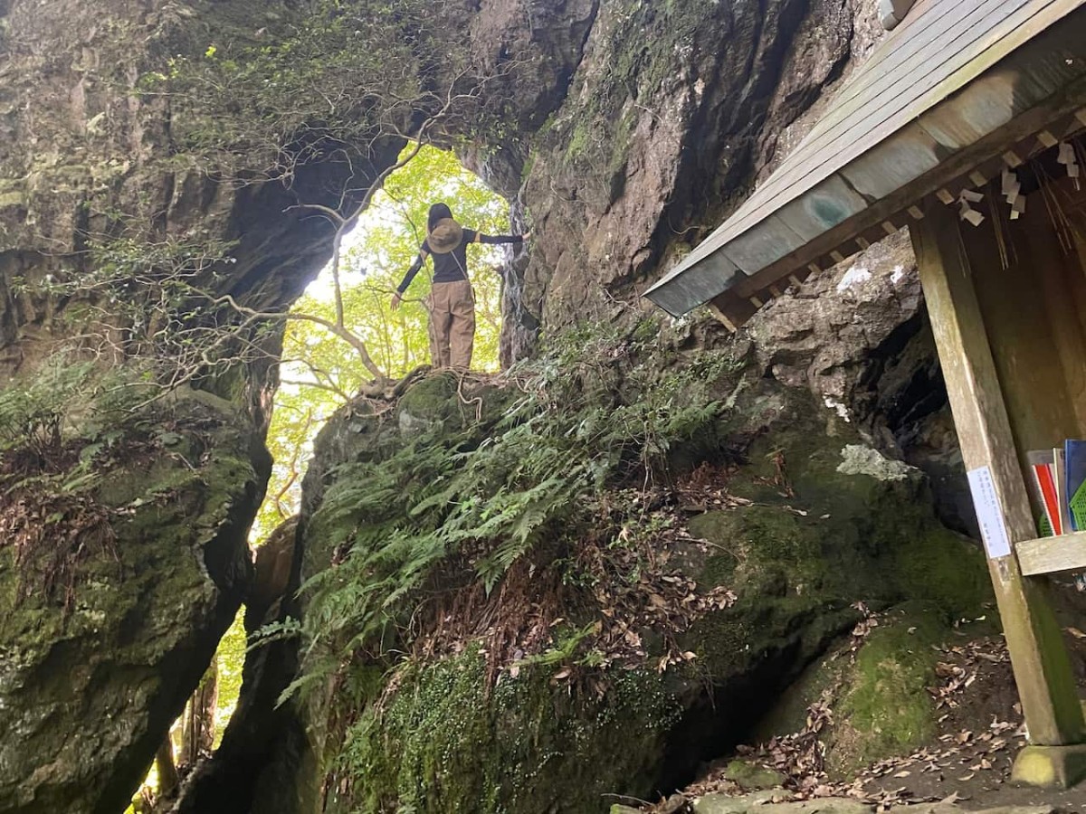 島根県出雲市唐川町にある韓竈神社の洞窟の先