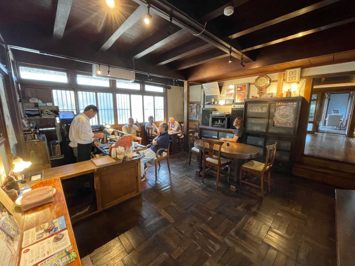 鳥取県西伯郡大山町御来屋にある「御厨Mikuri」の喫茶室