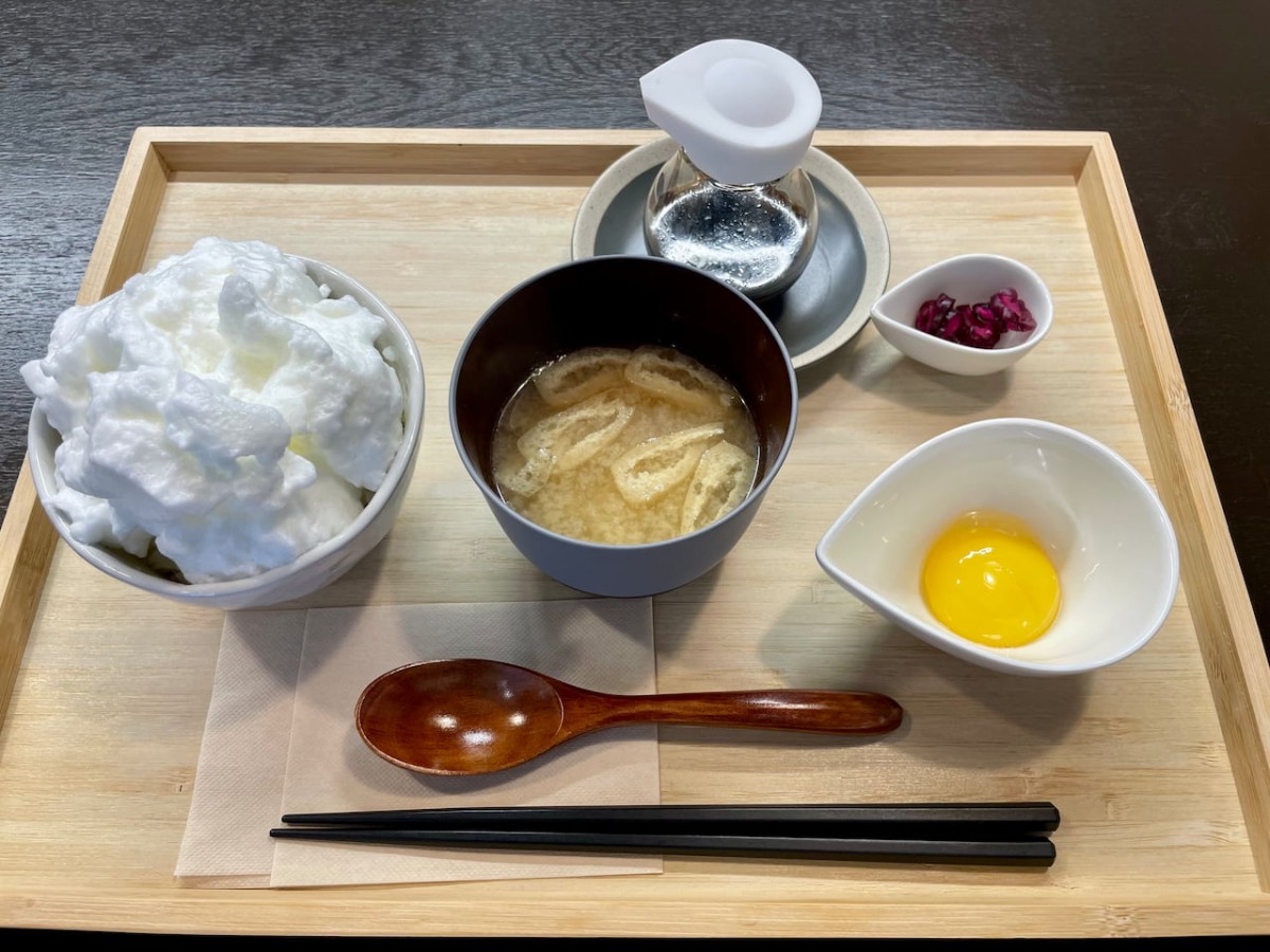 鳥取県倉吉市海田西町にあるカフェ「T-ROOM CAFE + BAR」の玉かけごはん