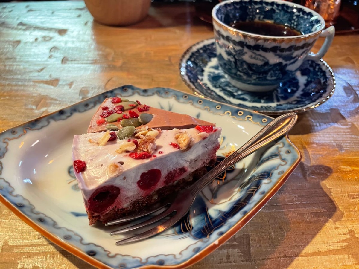 島根県安来市にある流木家具屋×カフェ「relaKS」のロウスイーツ