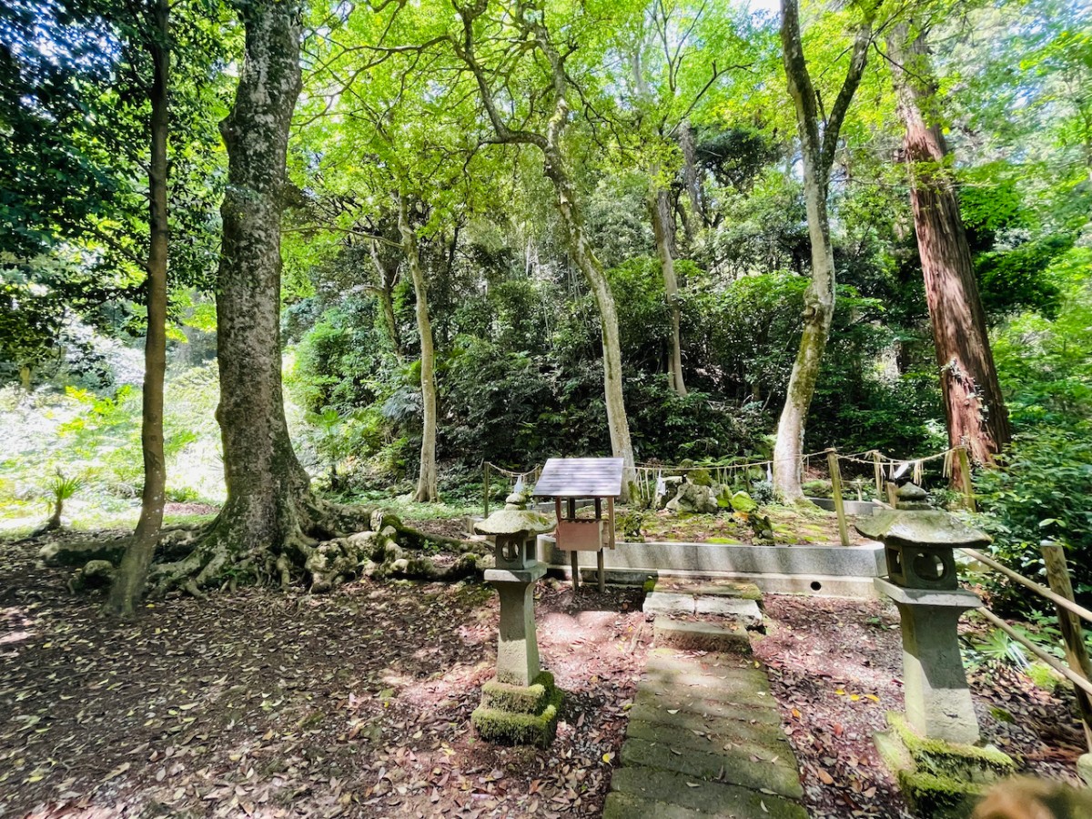 島根県松江市鹿島町にある佐太神社の母儀人基社