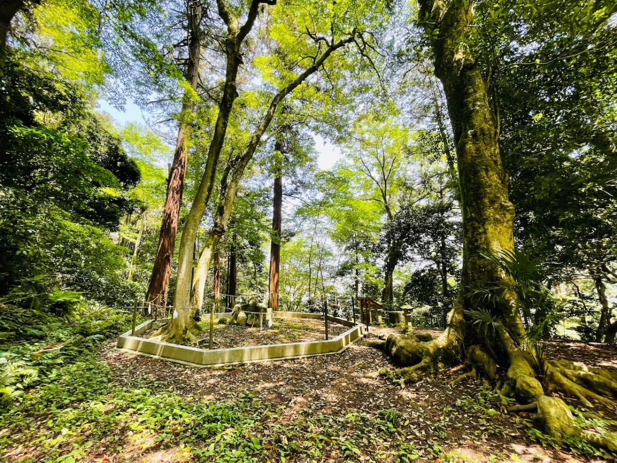 島根県松江市鹿島町にある佐太神社の母儀人基社