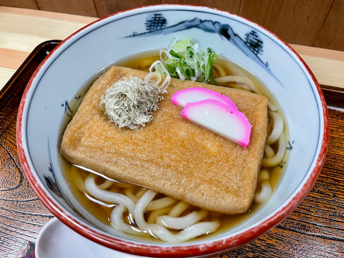島根県安来市広瀬町にあるごはん屋ミキティのきつねうどん