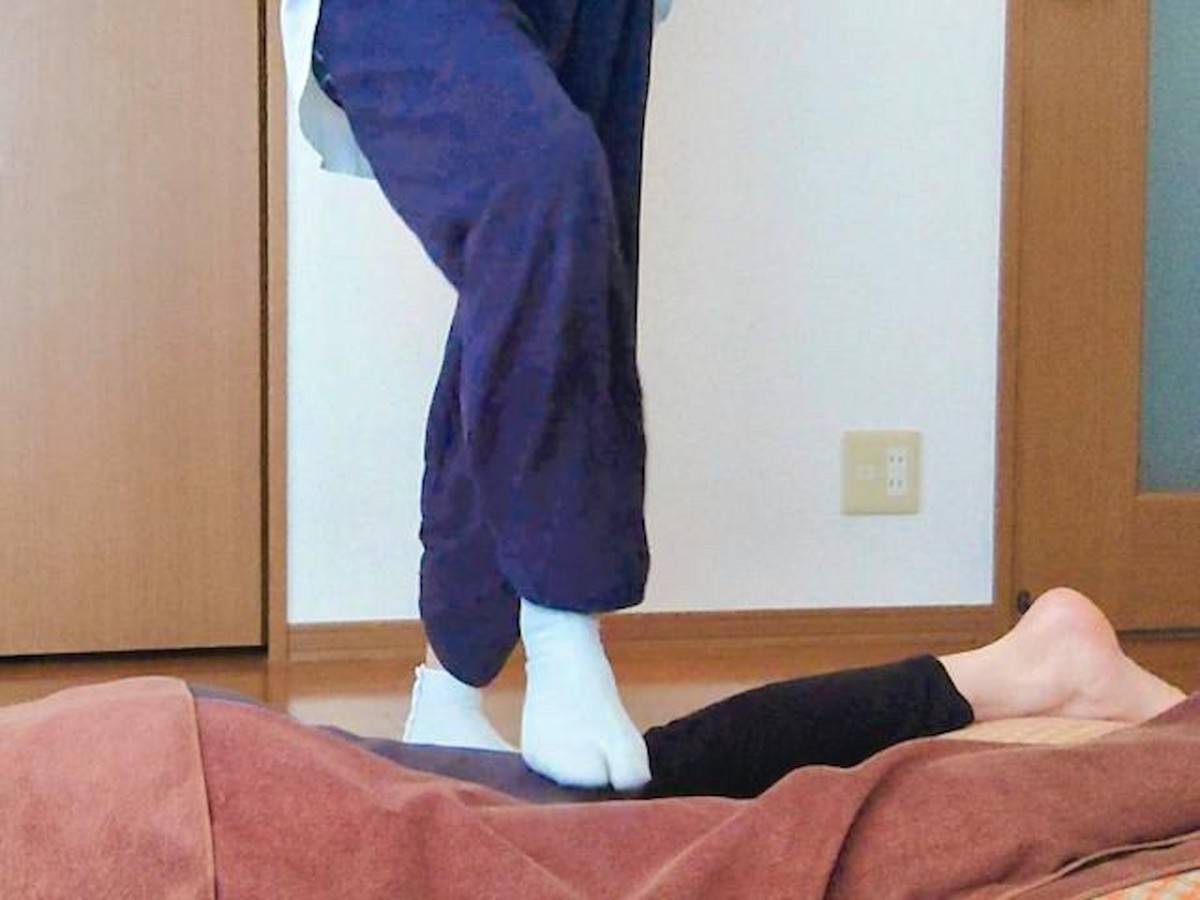 鳥取県米子市にある腸もみサロン日和の足踏み施術