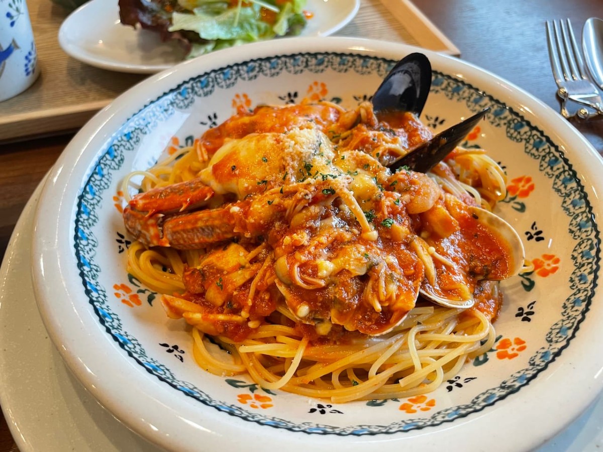 島根県安来市にあるジェラート&amp;レストラン「ワライカワセミ」のシーフードとモツァレラのスパゲッティ