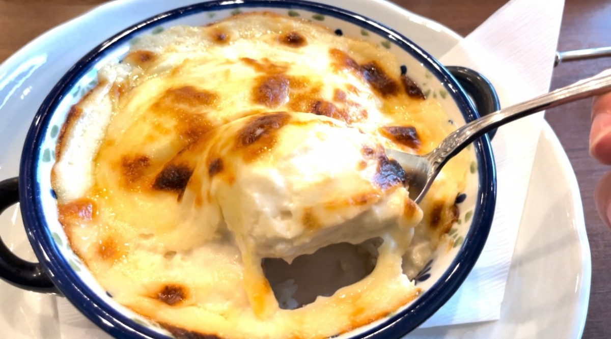 島根県安来市にあるジェラート&amp;レストラン「ワライカワセミ」のサケのドリア