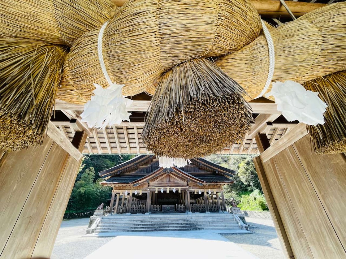 島根県松江市にある美保神社の「神門」