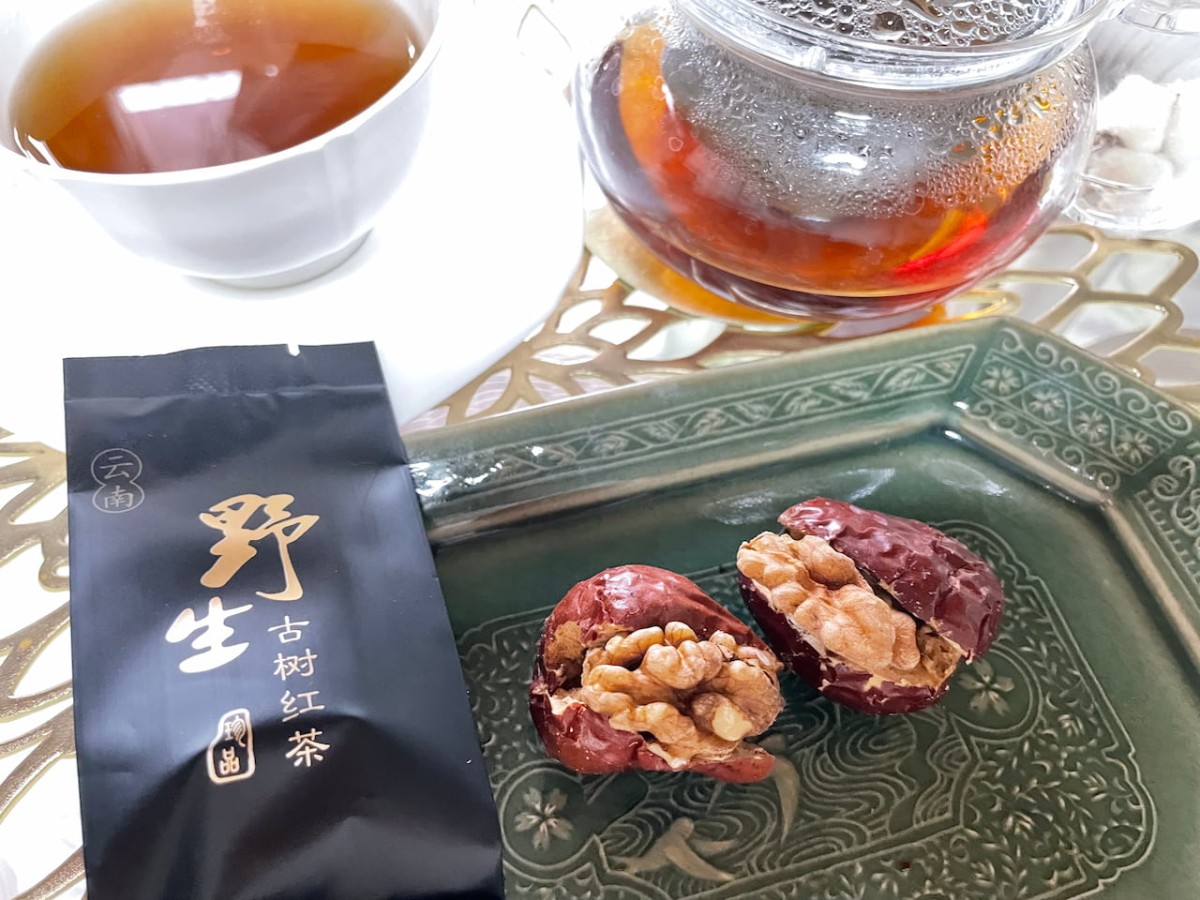 鳥取県米子市にあるアジア食材専門店にある野生茶となつめくるみ