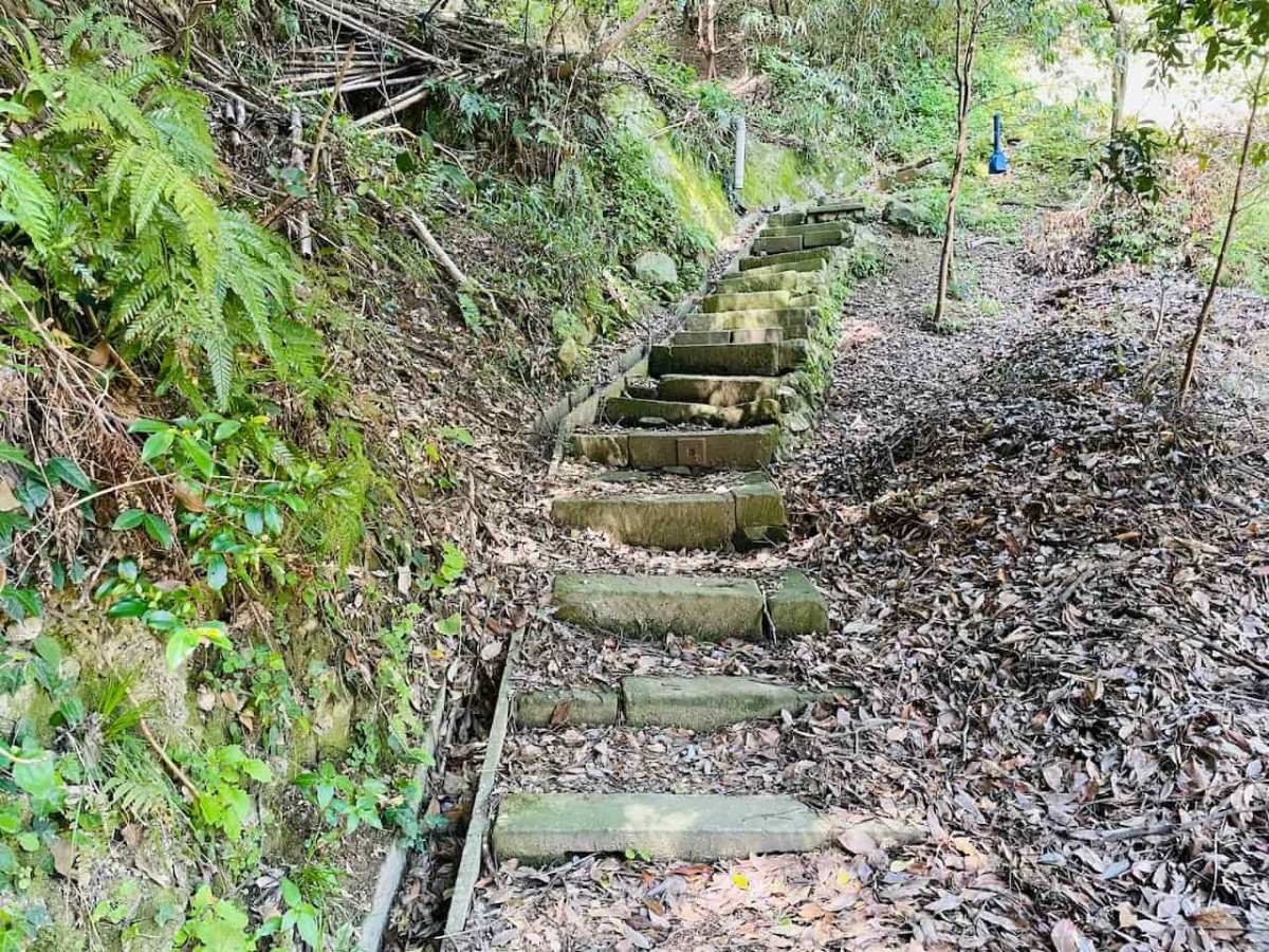 島根県松江市にある美保神社の『久具谷社』への階段