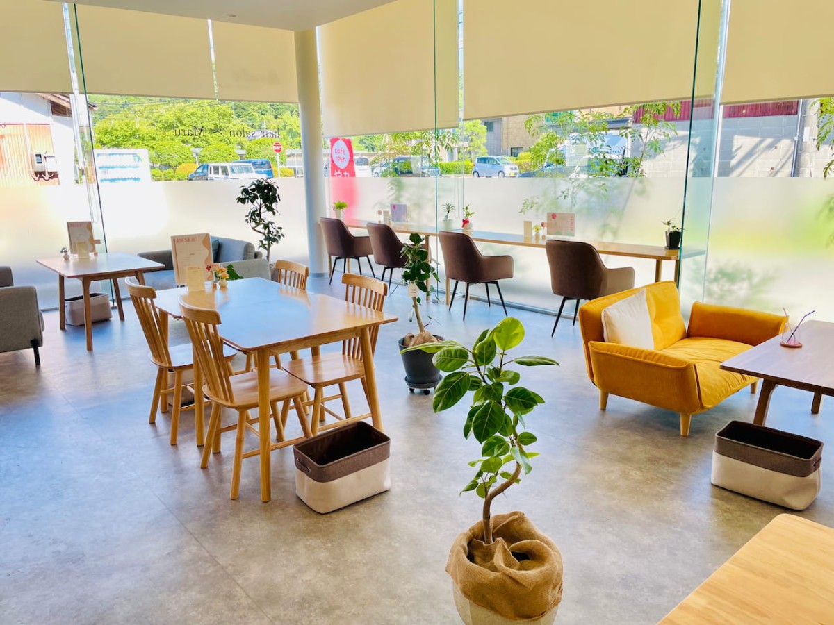 鳥取県西伯郡南部町にある＆cafeの店内
