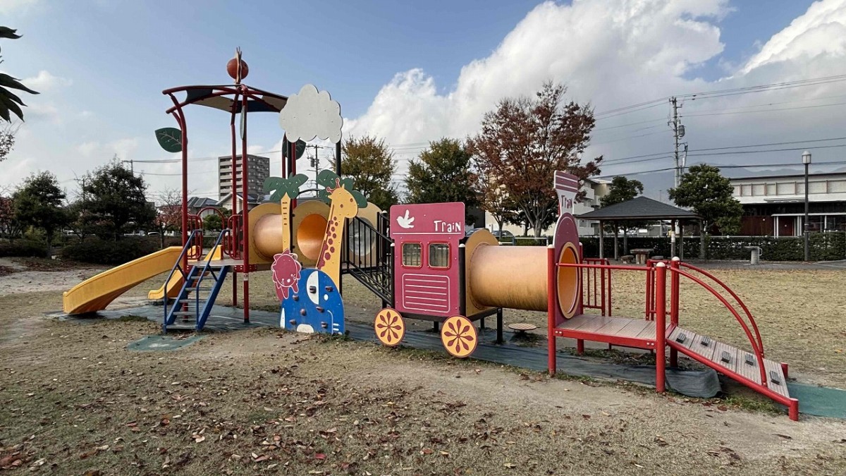島根県出雲市にある『美保南公園』の複合遊具。