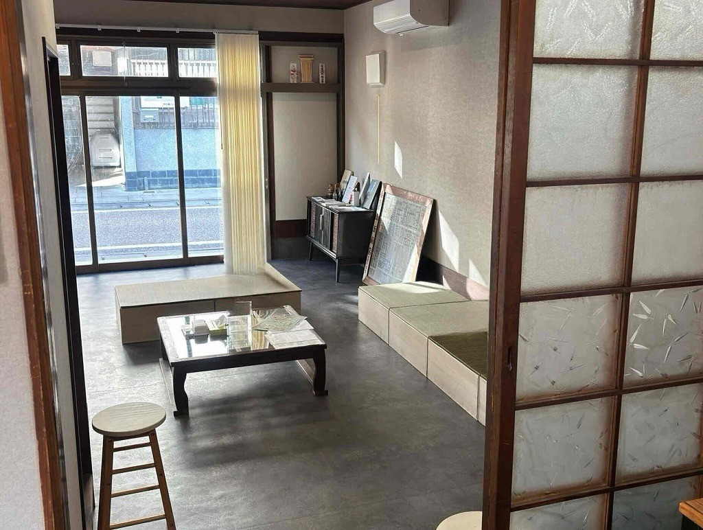 島根県出雲市大社町にある一棟貸し古民家宿『養神館』の土間