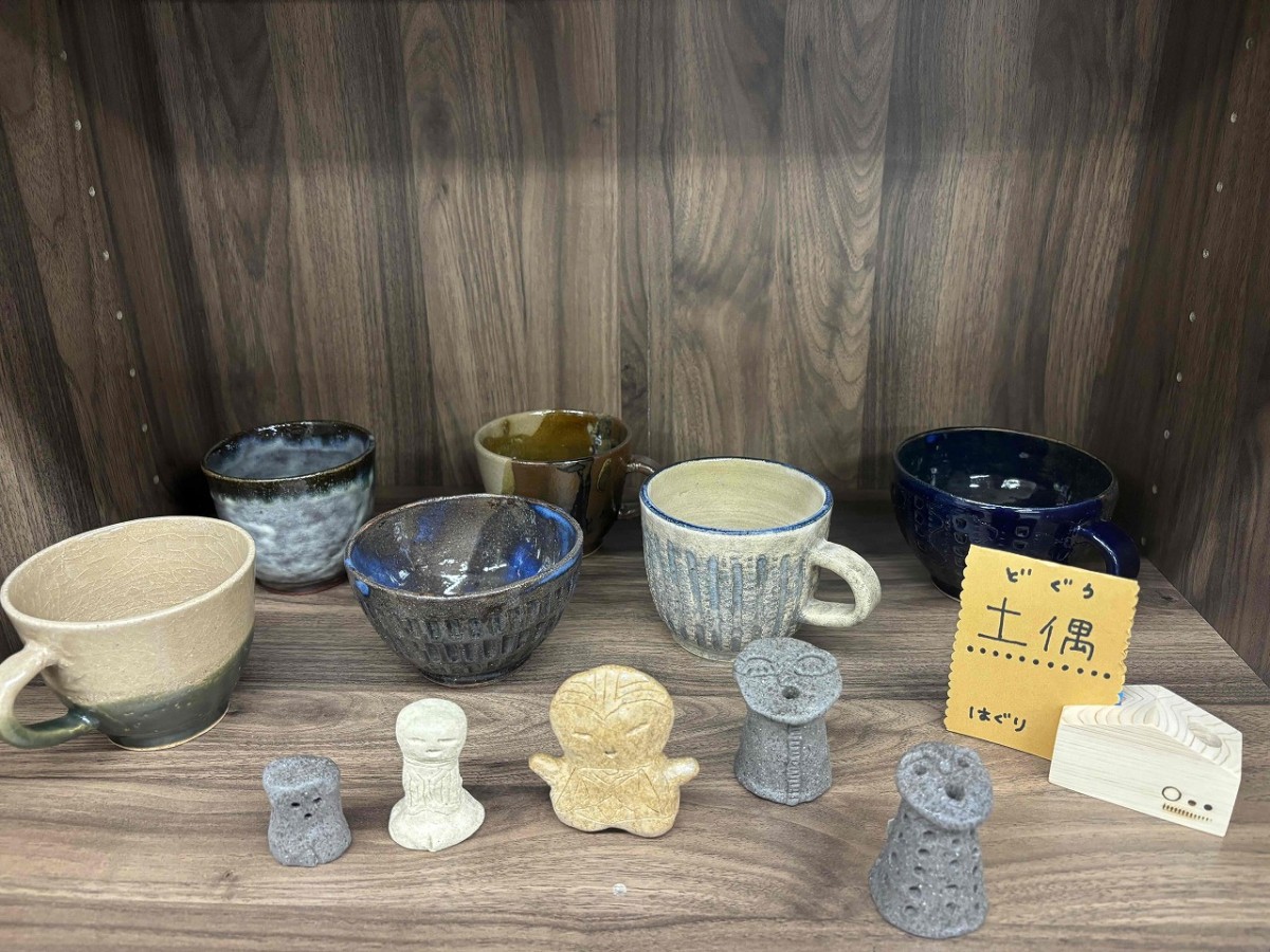 島根県出雲市「サンロードなかまちに」にある『ボックスショップ出雲』土偶作品