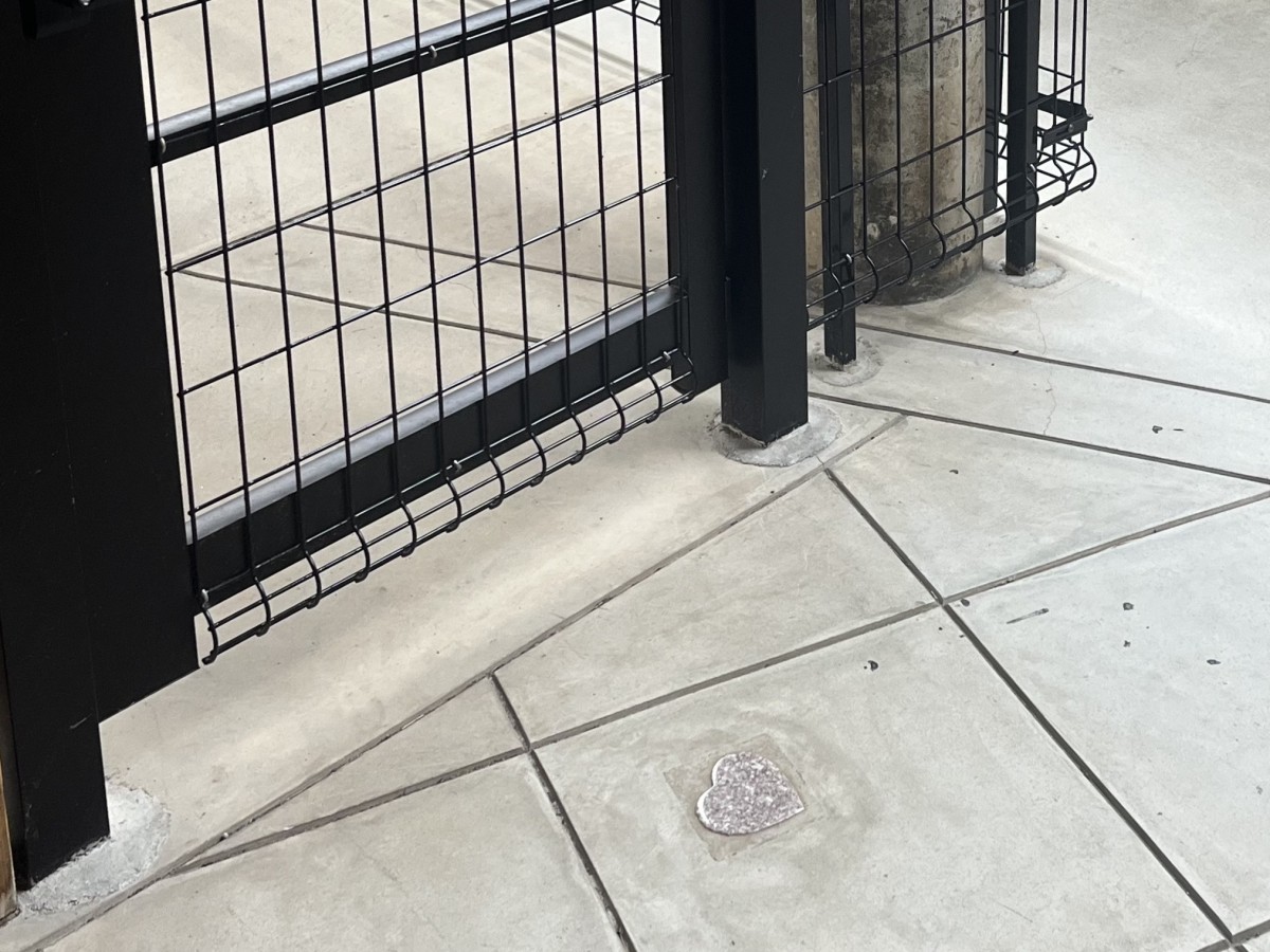 島根県出雲市大社町にある『出雲大社前駅』の隠れハート